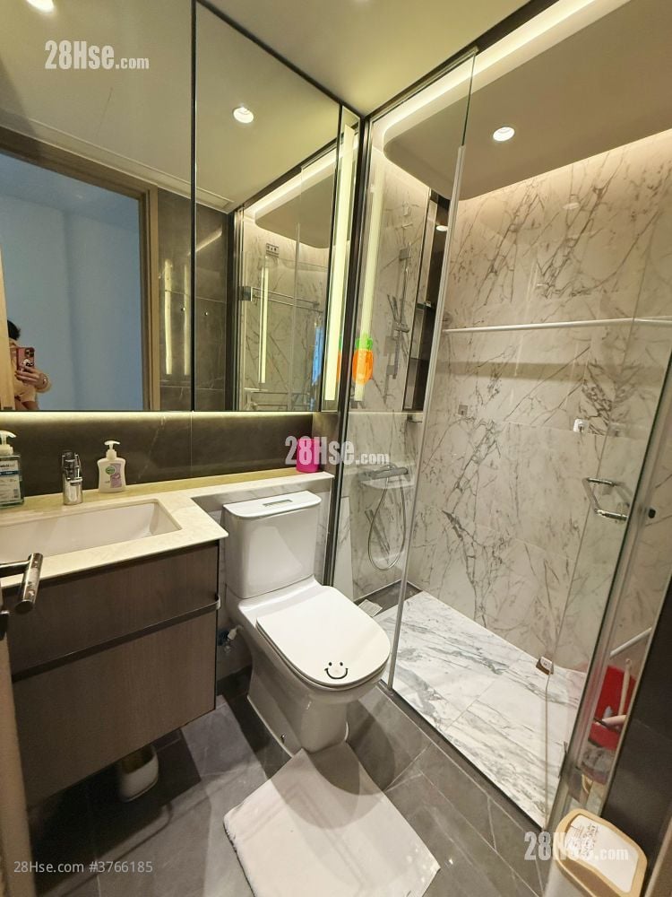 Le Pont Rental 3 Bedrooms , 2 Bathrooms 829 ft²