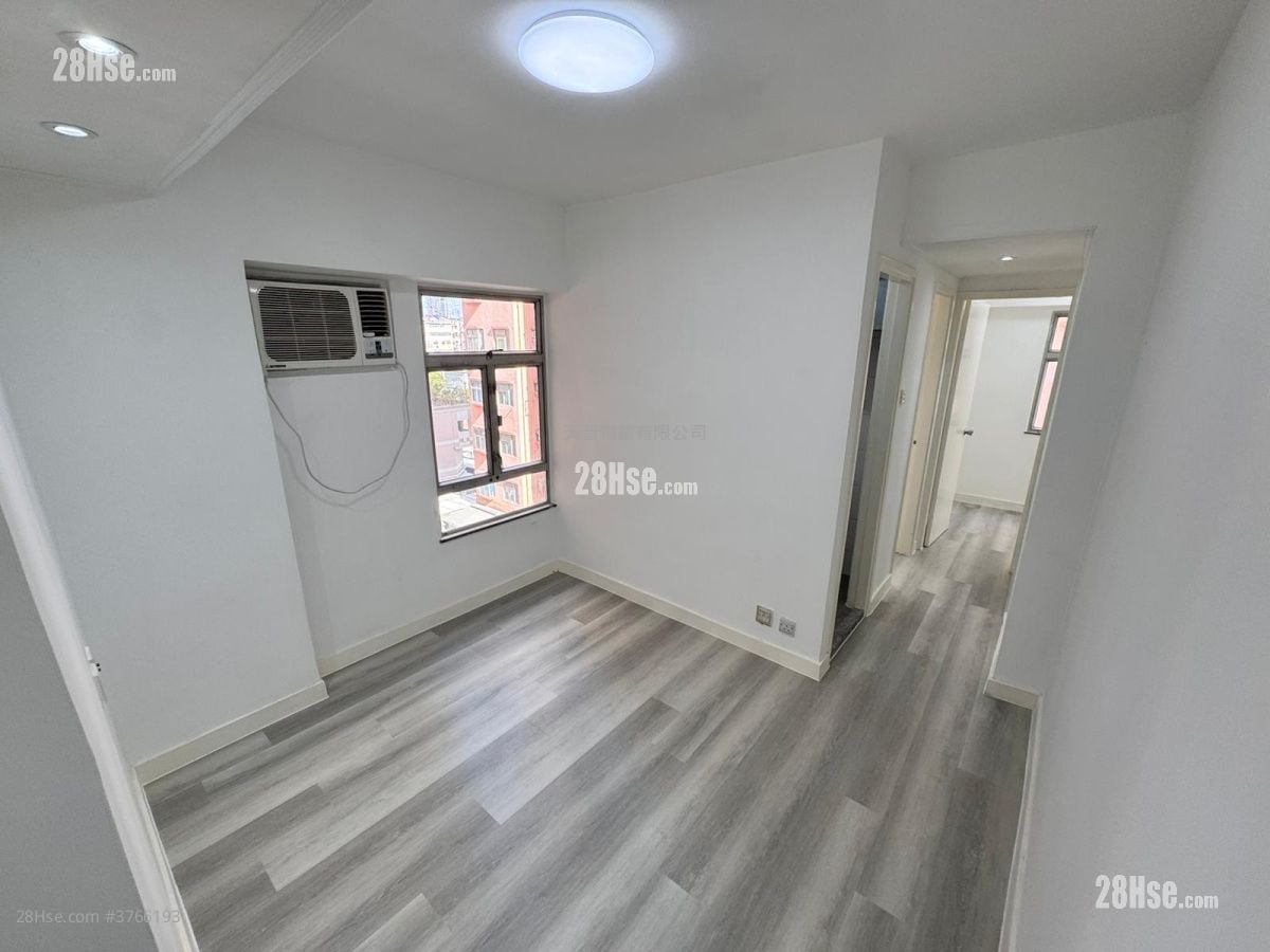 Sun Shing Centre Sell 2 Bedrooms , 1 Bathroom 290 ft²