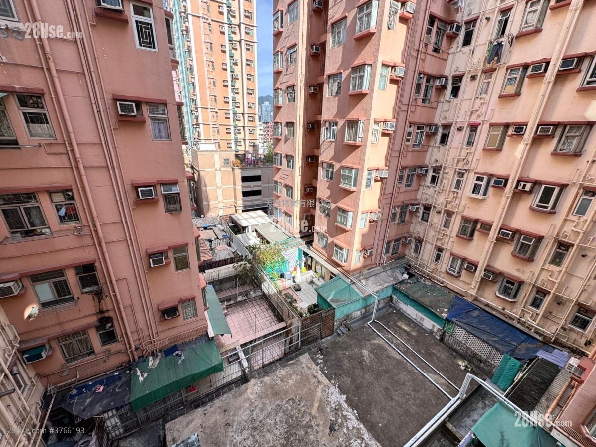 Sun Shing Centre Sell 2 Bedrooms , 1 Bathroom 290 ft²