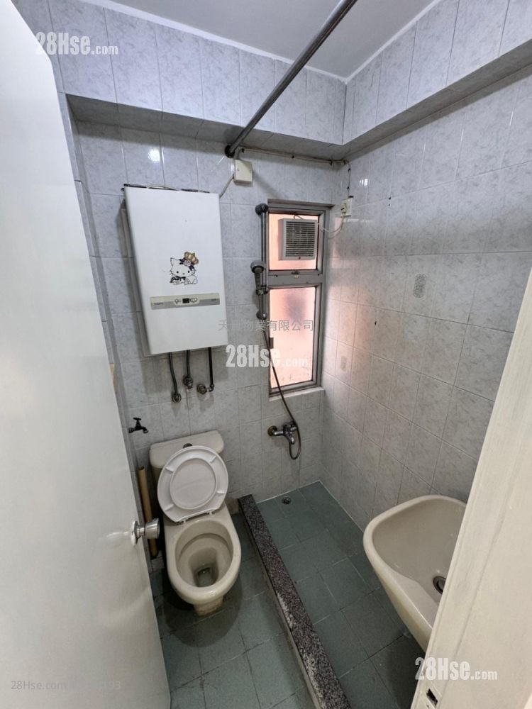 Sun Shing Centre Sell 2 Bedrooms , 1 Bathroom 290 ft²