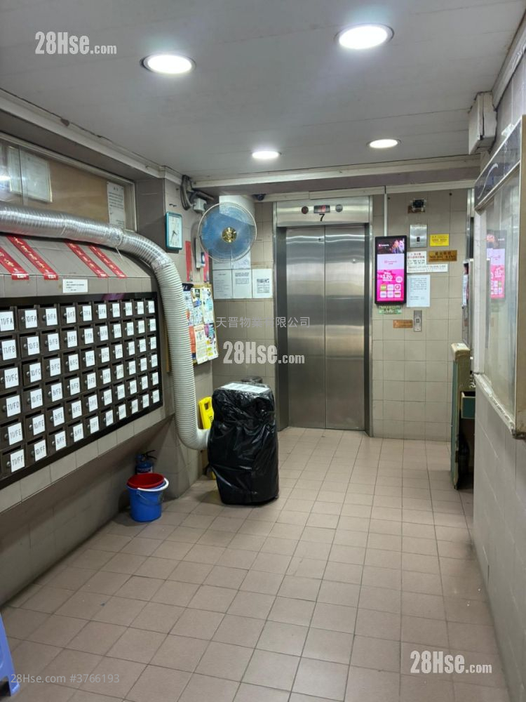 Sun Shing Centre Sell 2 Bedrooms , 1 Bathroom 290 ft²