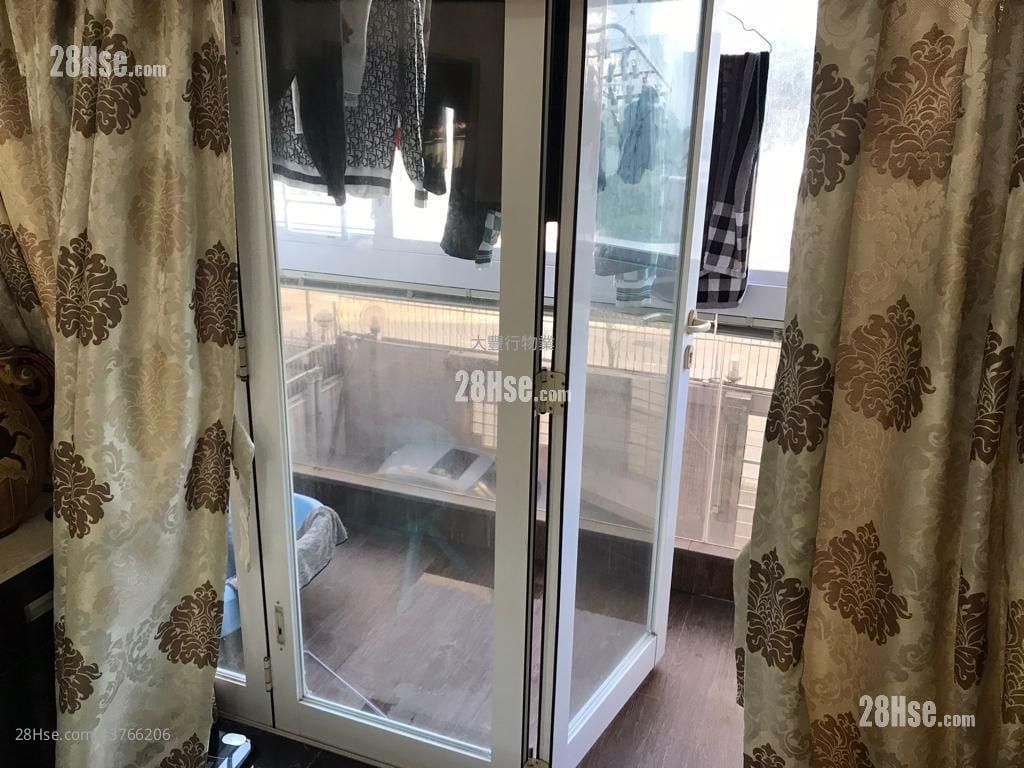 Cheerbond Court Sell 3 Bedrooms , 2 Bathrooms 920 ft²