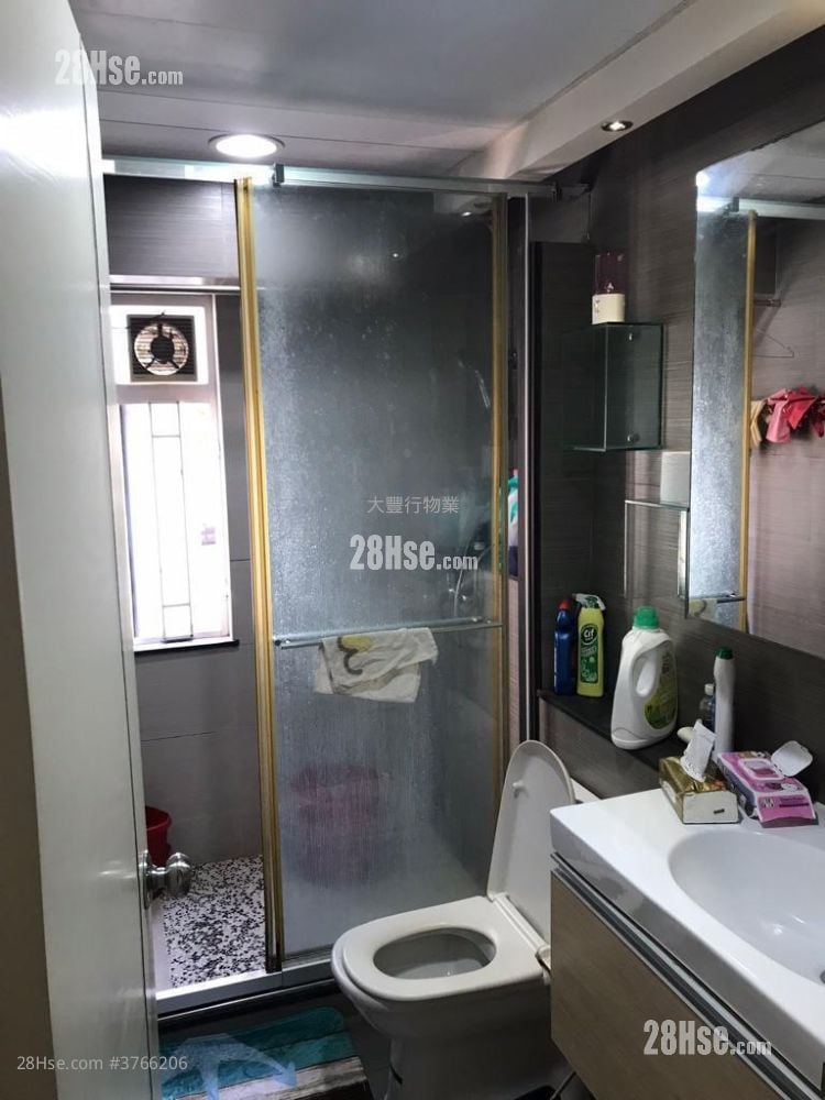 Cheerbond Court Sell 3 Bedrooms , 2 Bathrooms 920 ft²