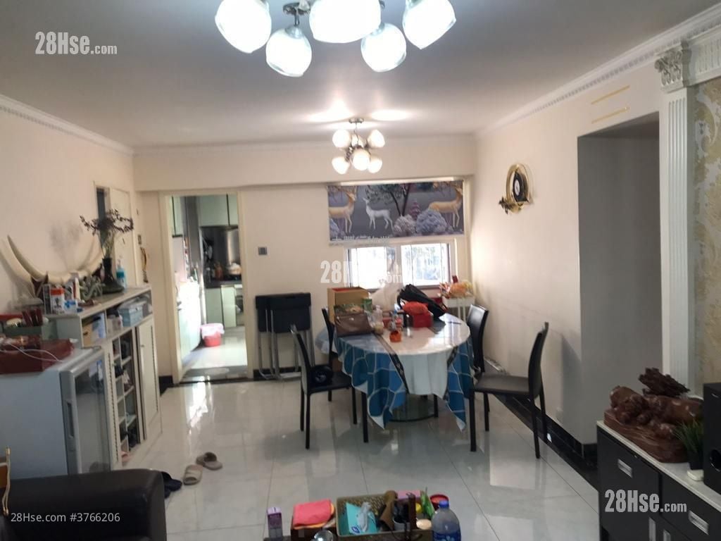 Cheerbond Court Sell 3 Bedrooms , 2 Bathrooms 920 ft²