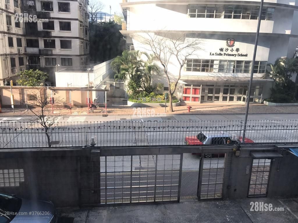 Cheerbond Court Sell 3 Bedrooms , 2 Bathrooms 920 ft²