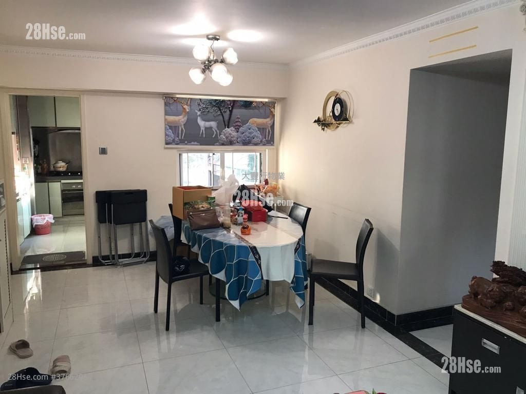 Cheerbond Court Sell 3 Bedrooms , 2 Bathrooms 920 ft²