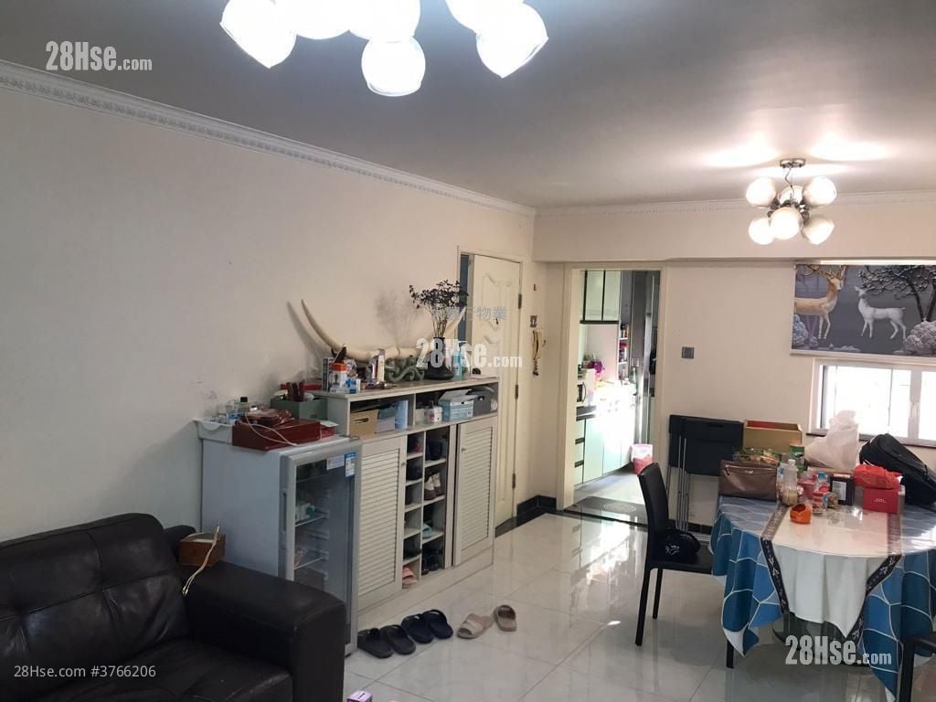 Cheerbond Court Sell 3 Bedrooms , 2 Bathrooms 920 ft²