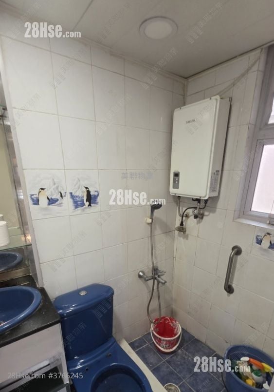 Siu Hong Court Sell 3 Bedrooms 548 ft²
