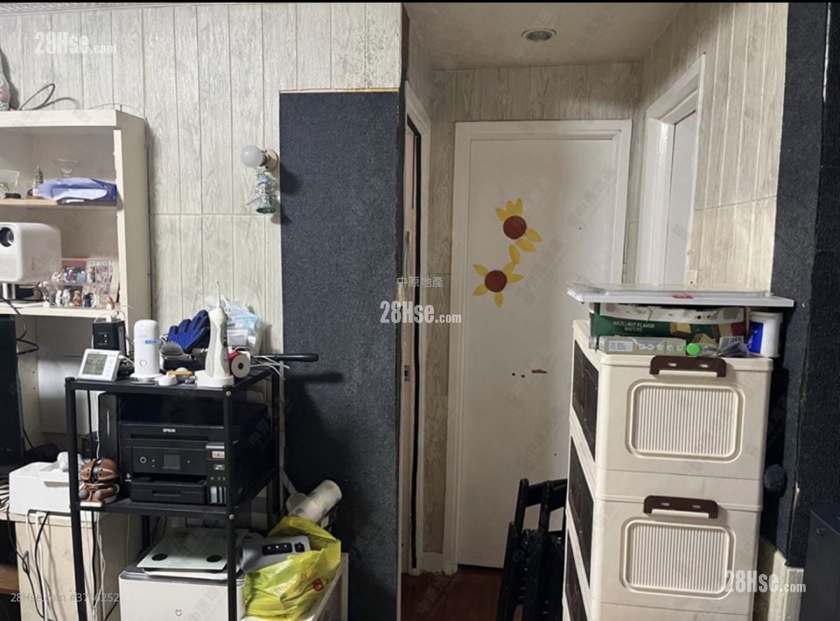 17-19 Shing Fong Street Sell 2 Bedrooms , 1 Bathroom 435 ft²