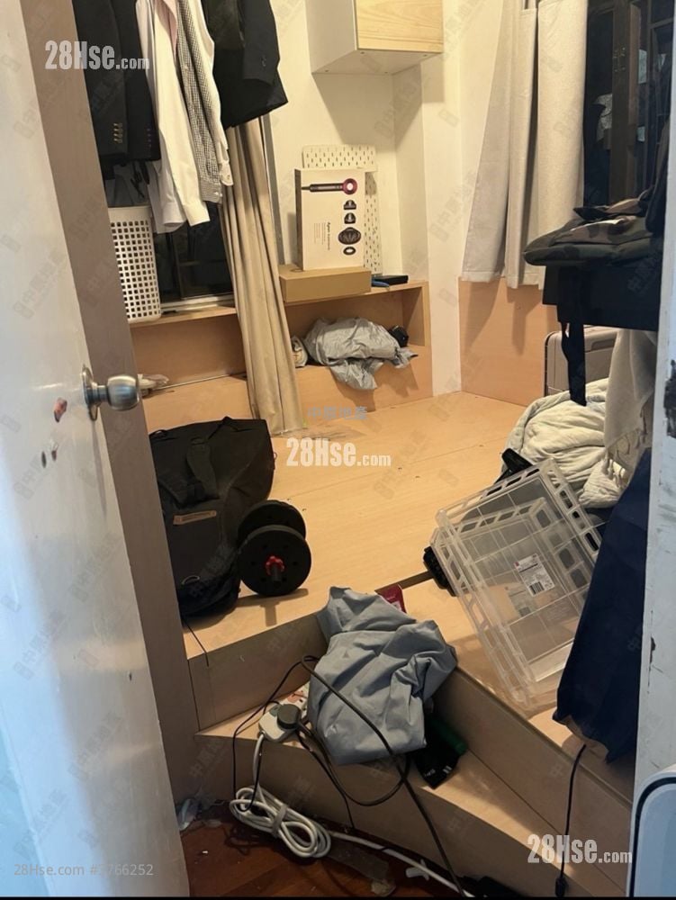 17-19 Shing Fong Street Sell 2 Bedrooms , 1 Bathroom 435 ft²