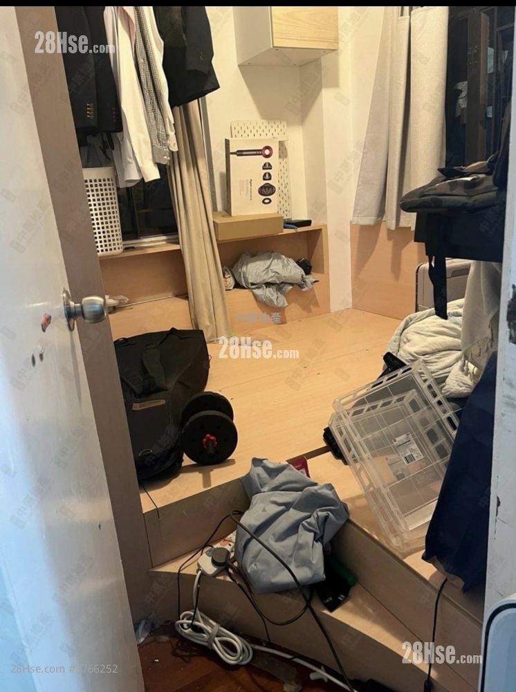 17-19 Shing Fong Street Sell 2 Bedrooms , 1 Bathroom 435 ft²