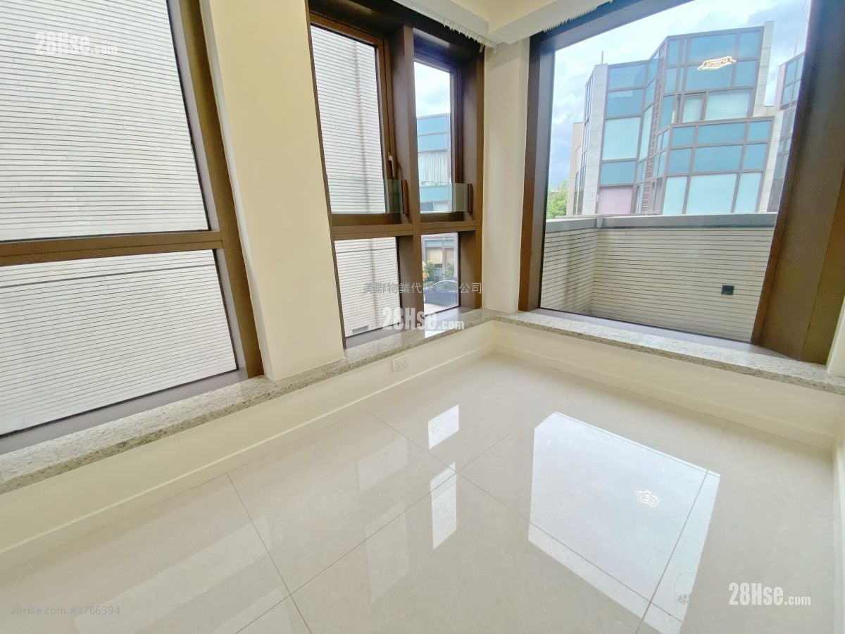 Crescendo Sell 4 Bedrooms , 5+ Bathrooms 1,646 ft²