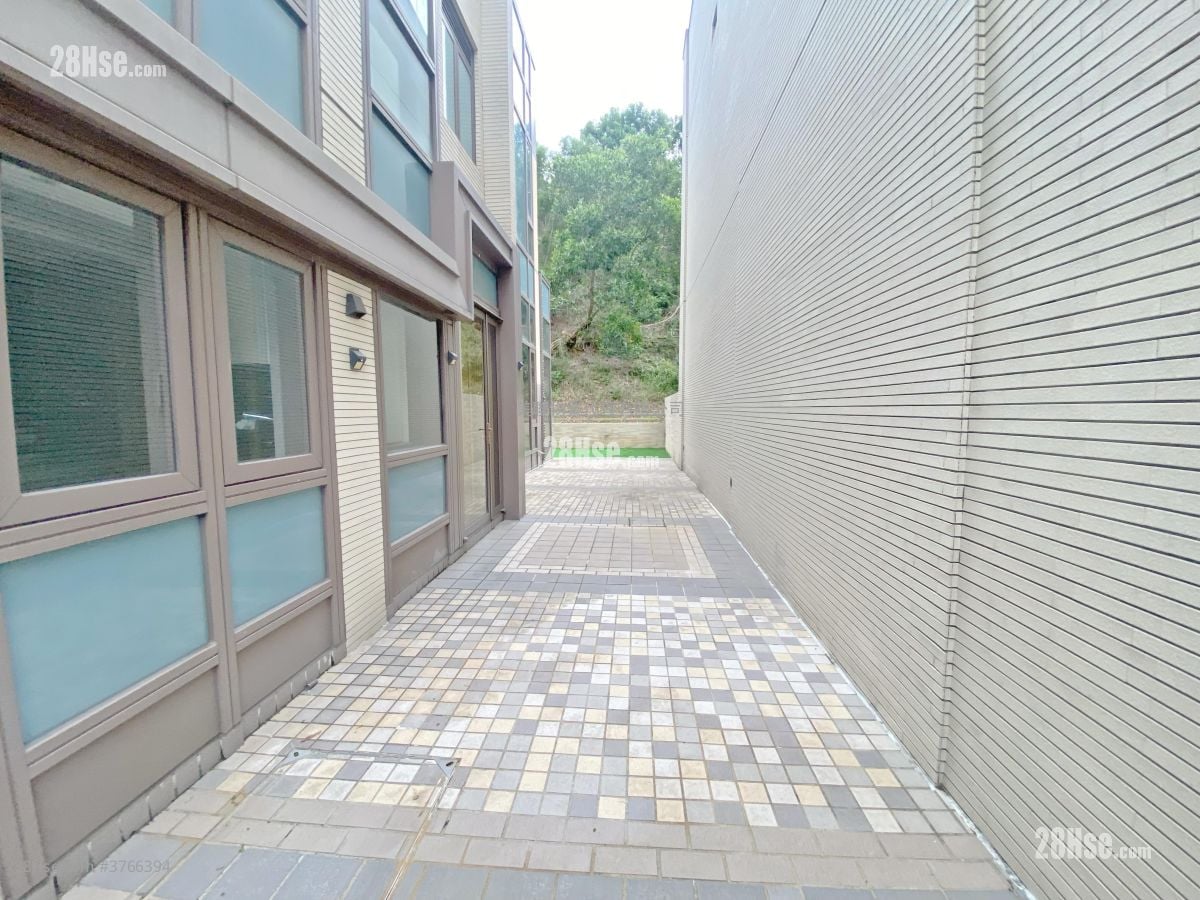 Crescendo Sell 4 Bedrooms , 5+ Bathrooms 1,646 ft²