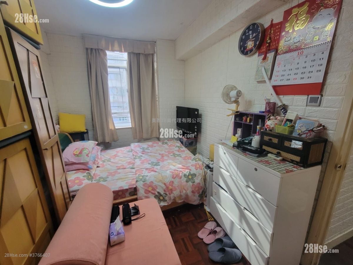 Whampoa Garden Sell 3 Bedrooms , 2 Bathrooms 777 ft²