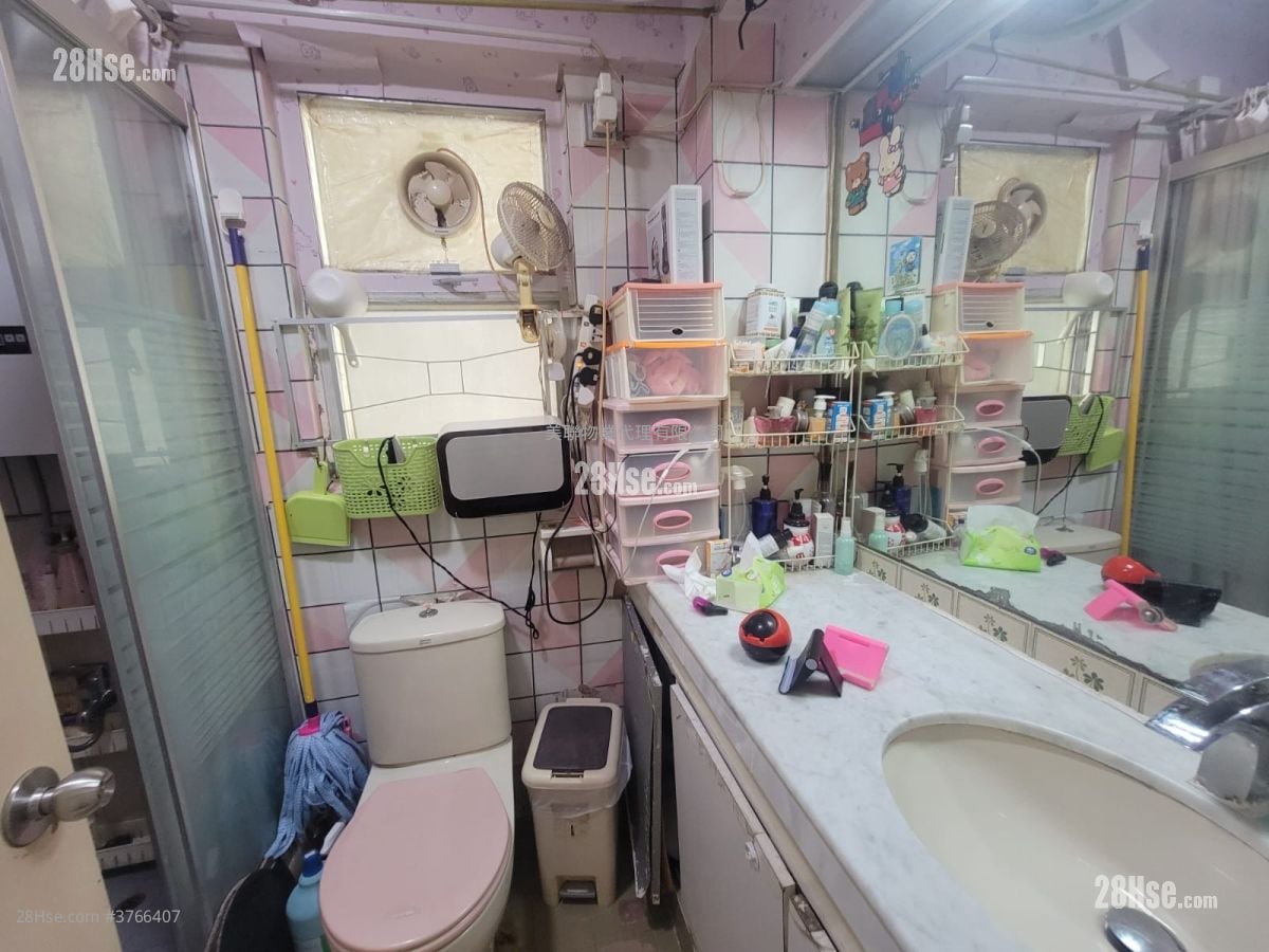 Whampoa Garden Sell 3 Bedrooms , 2 Bathrooms 777 ft²