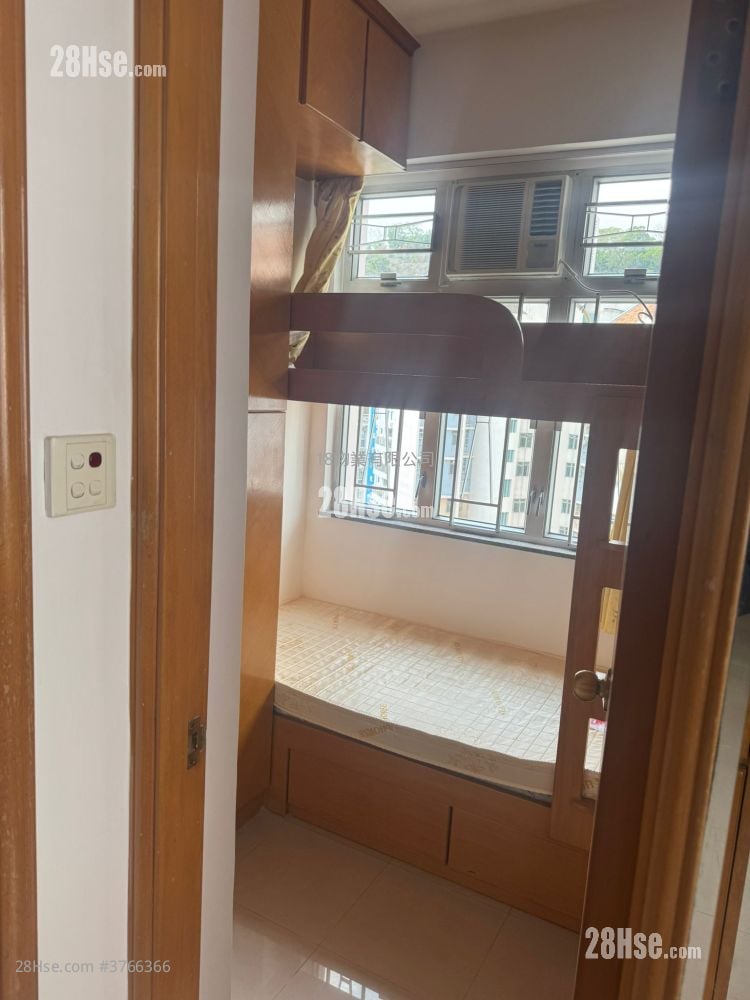 Po Tin Building Sell 2 Bedrooms , 1 Bathroom 318 ft²