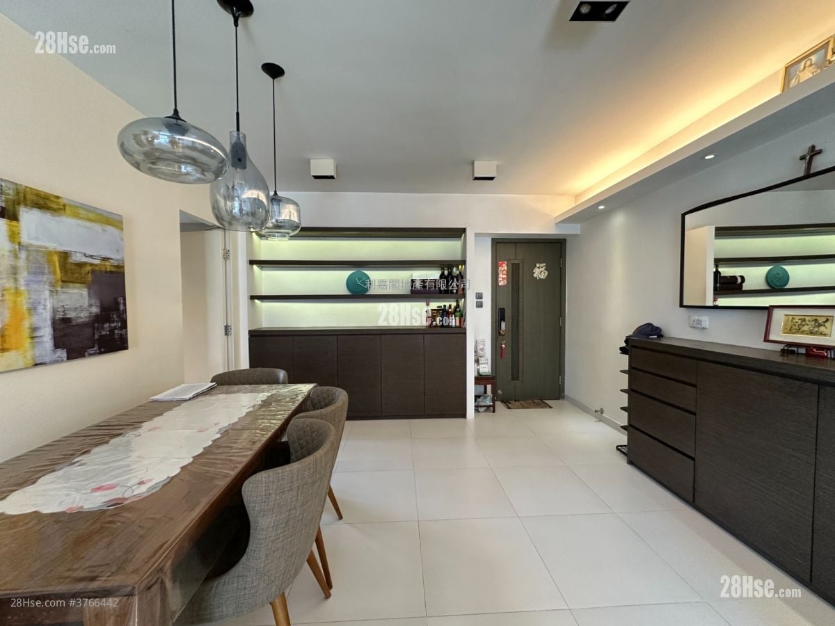 Parc Royale Sell 4 Bedrooms 1,241 ft²