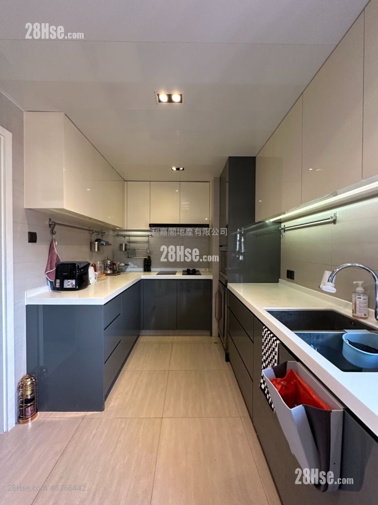 Parc Royale Sell 4 Bedrooms 1,241 ft²