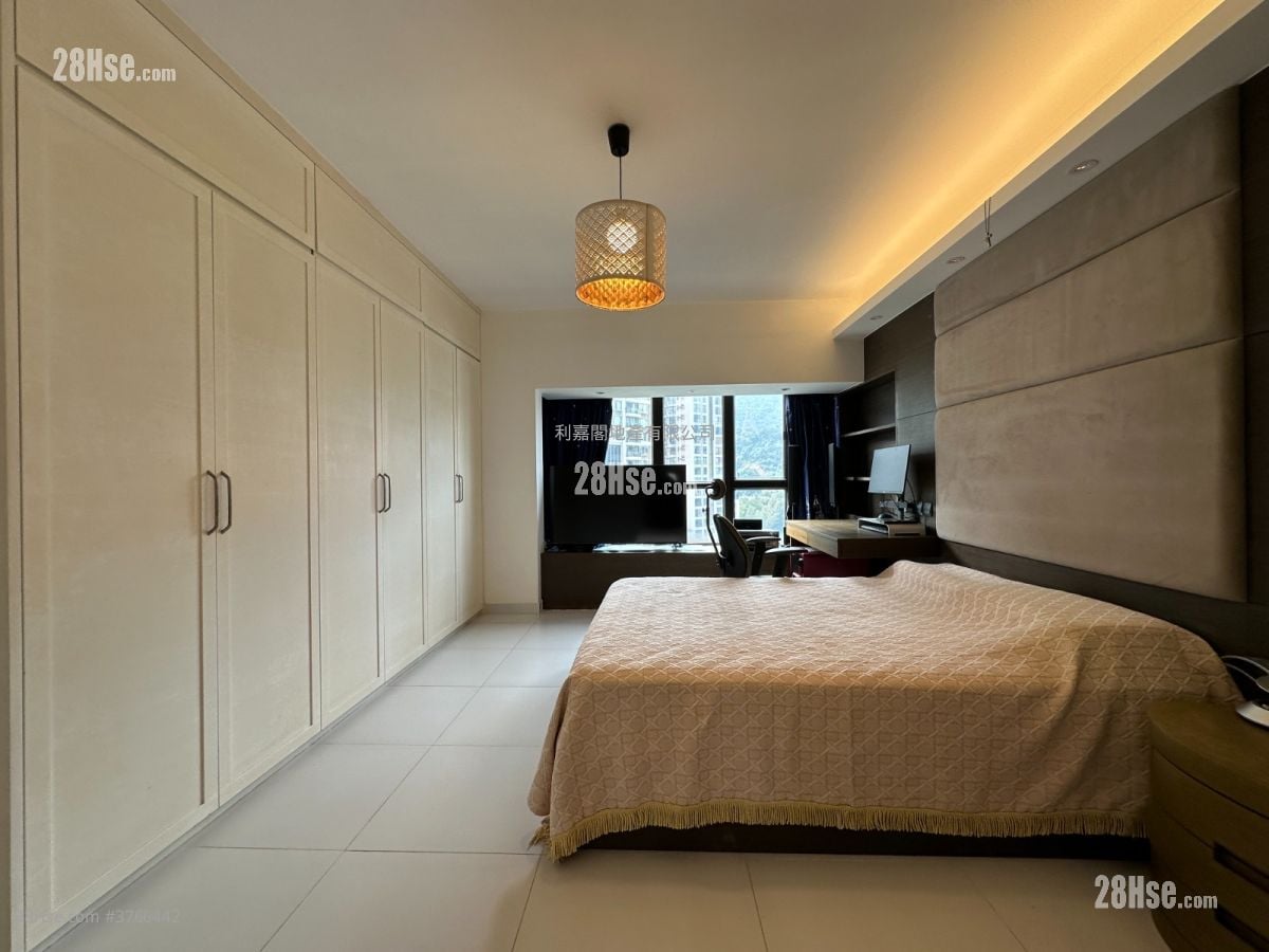 Parc Royale Sell 4 Bedrooms 1,241 ft²