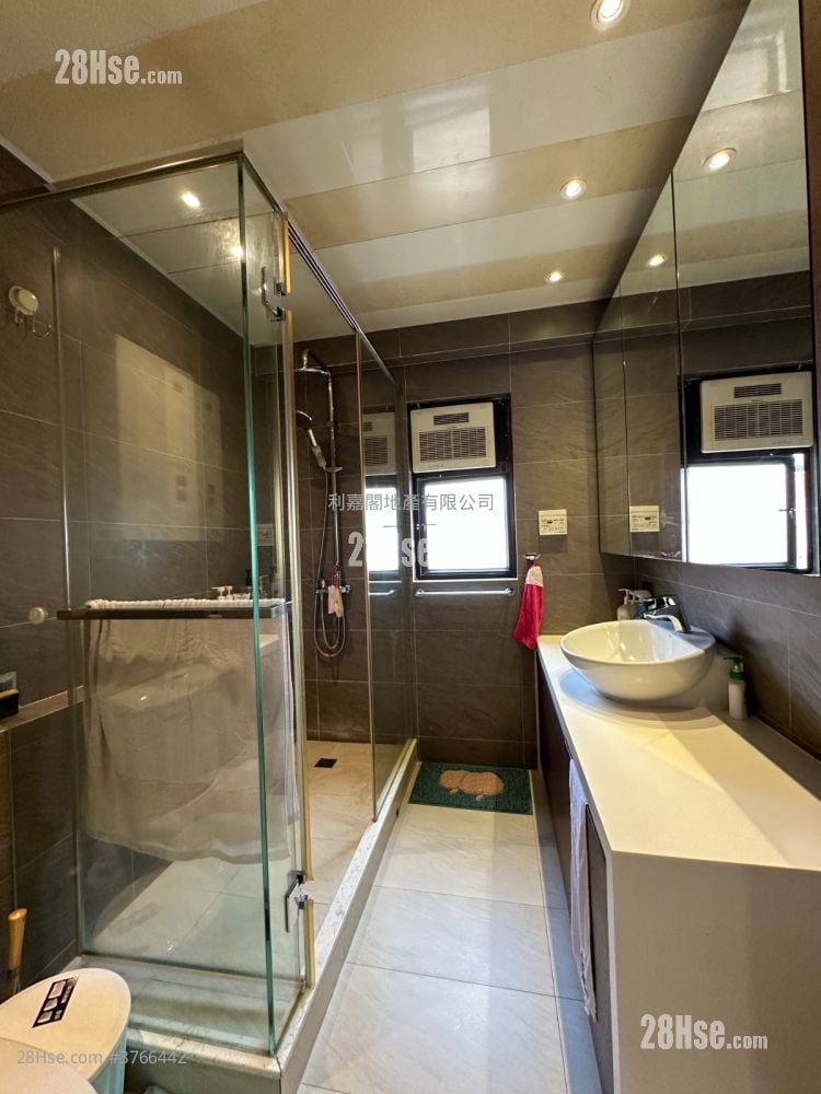 Parc Royale Sell 4 Bedrooms 1,241 ft²