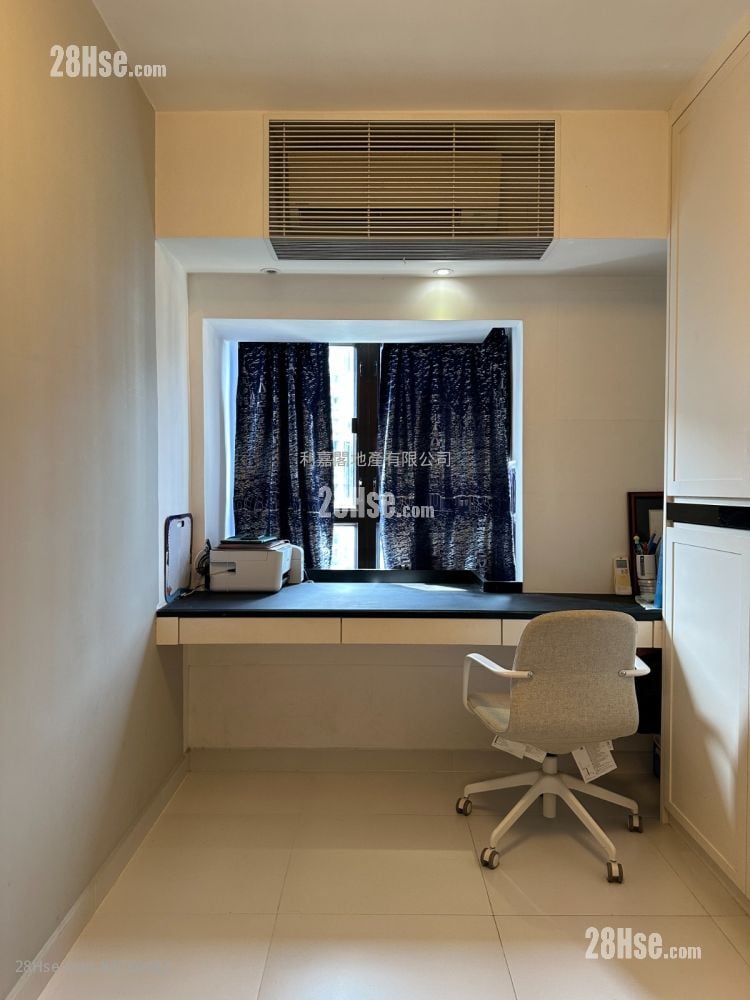 Parc Royale Sell 4 Bedrooms 1,241 ft²