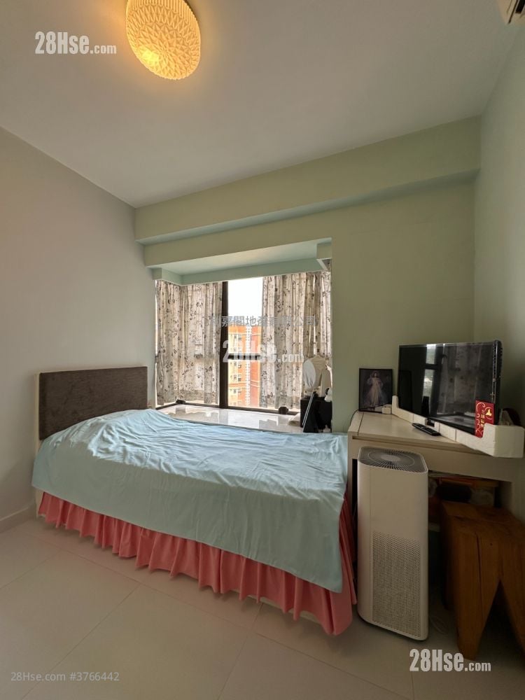 Parc Royale Sell 4 Bedrooms 1,241 ft²