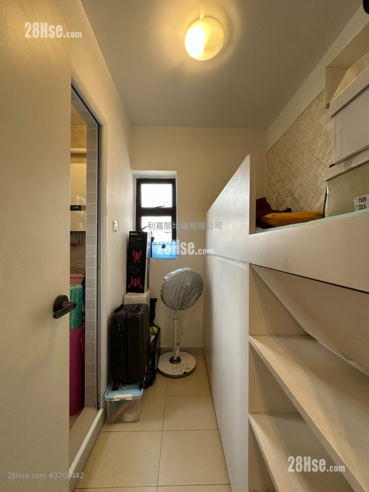 Parc Royale Sell 4 Bedrooms 1,241 ft²