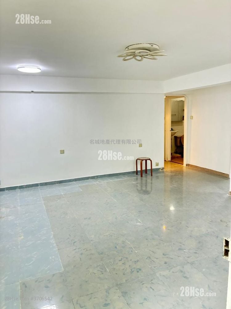 Tai Wai New Village Sell 3 Bedrooms , 1 Bathroom