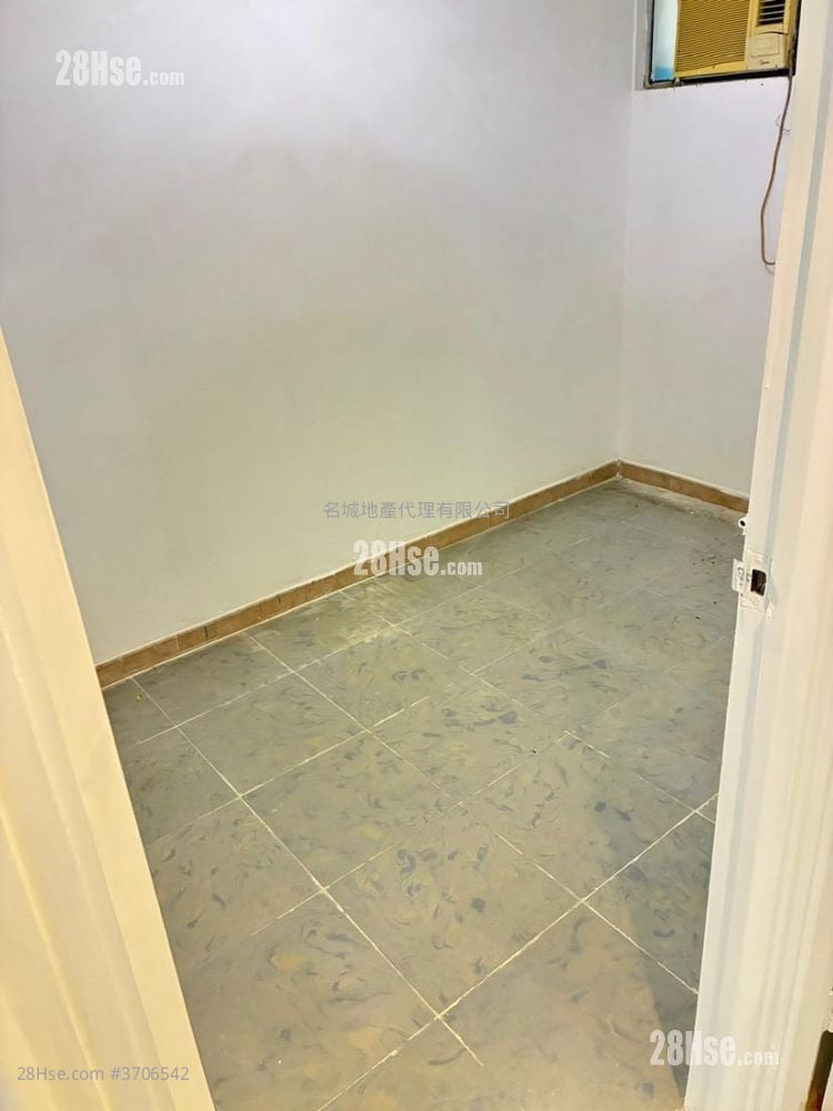 Tai Wai New Village Sell 3 Bedrooms , 1 Bathroom