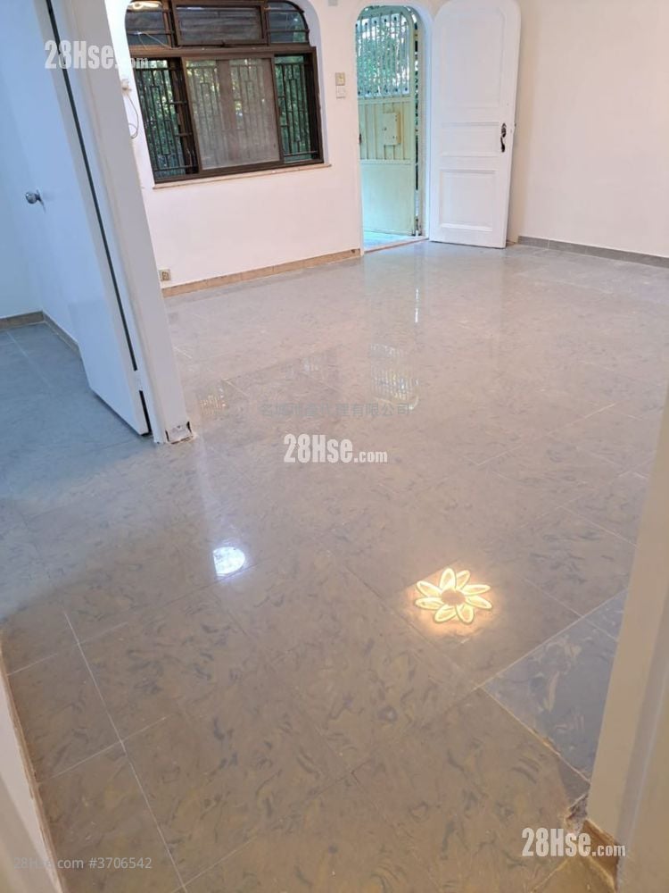 Tai Wai New Village Sell 3 Bedrooms , 1 Bathroom