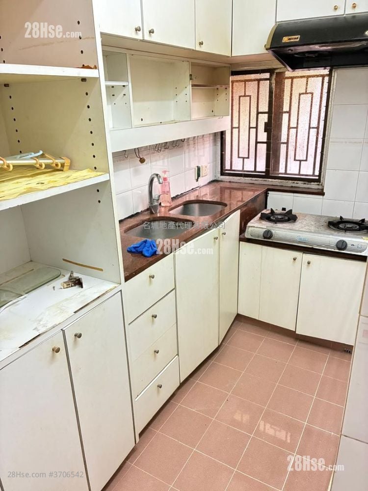 Tai Wai New Village Sell 3 Bedrooms , 1 Bathroom