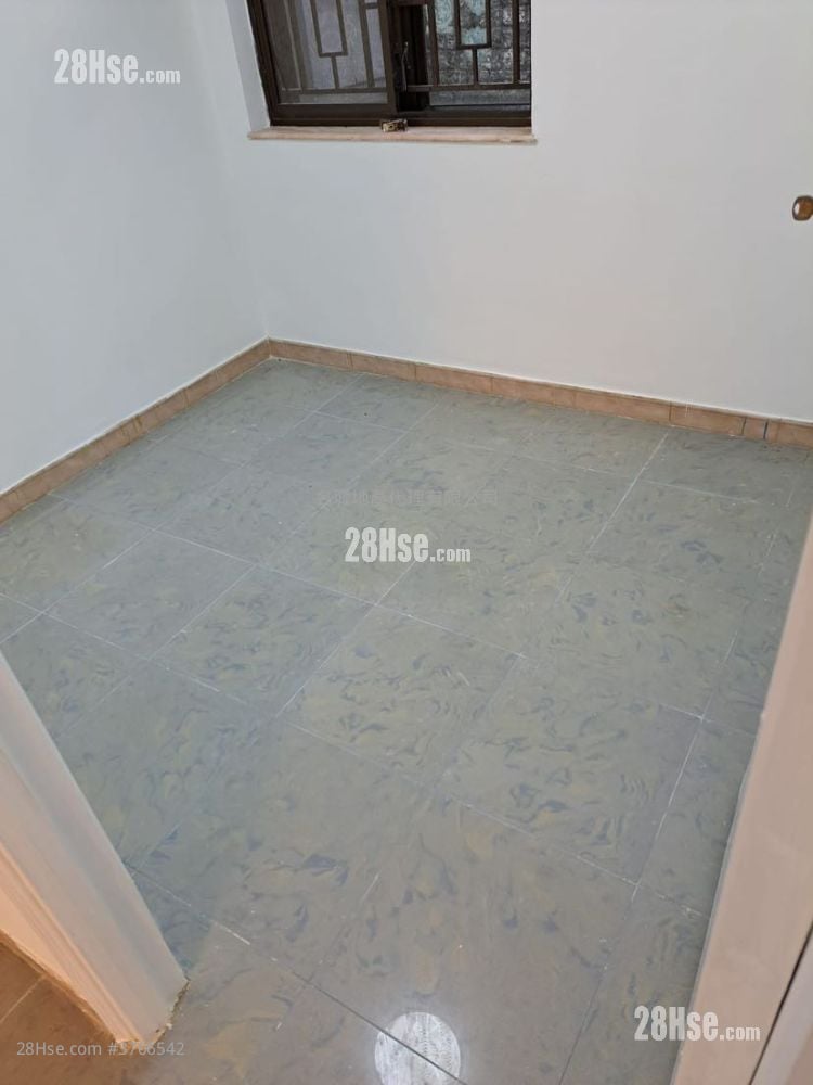 Tai Wai New Village Sell 3 Bedrooms , 1 Bathroom