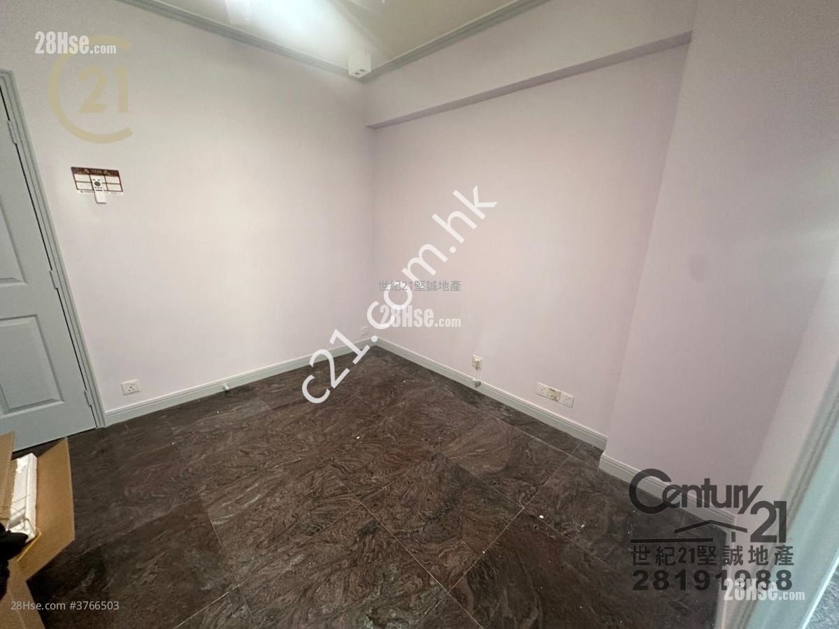 Luen Gay Apartments Sell 2 Bedrooms , 1 Bathroom 323 ft²