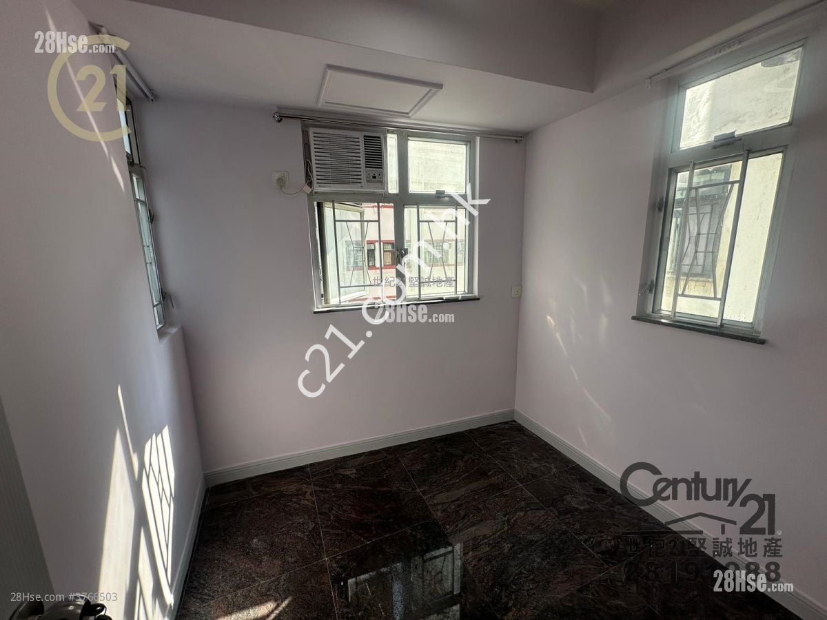 Luen Gay Apartments Sell 2 Bedrooms , 1 Bathroom 323 ft²