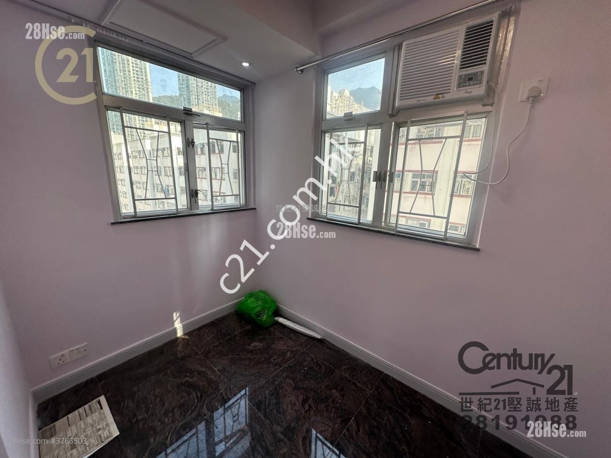 Luen Gay Apartments Sell 2 Bedrooms , 1 Bathroom 323 ft²