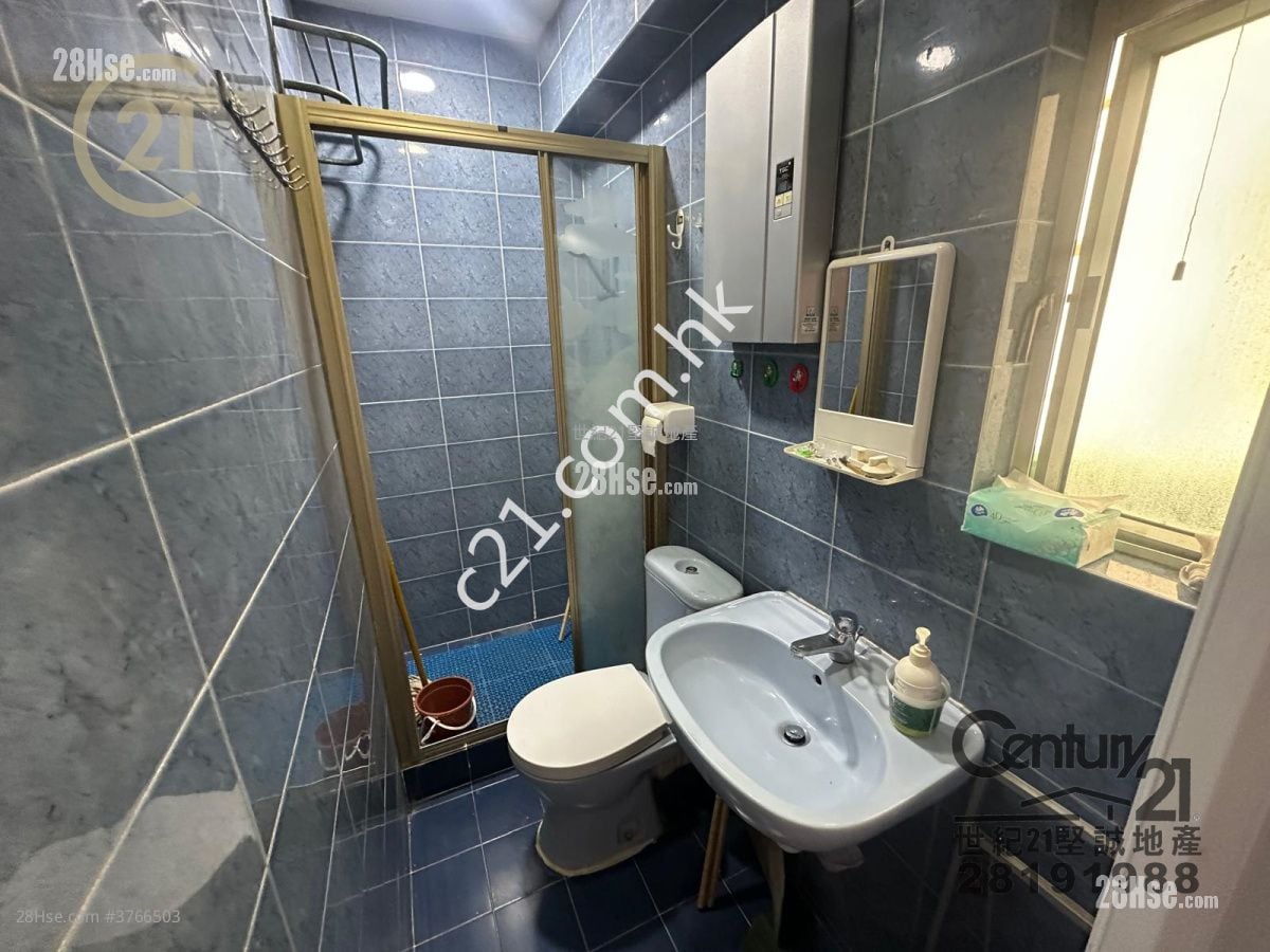 Luen Gay Apartments Sell 2 Bedrooms , 1 Bathroom 323 ft²