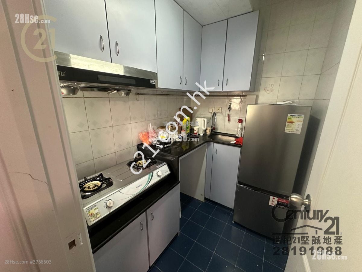 Luen Gay Apartments Sell 2 Bedrooms , 1 Bathroom 323 ft²