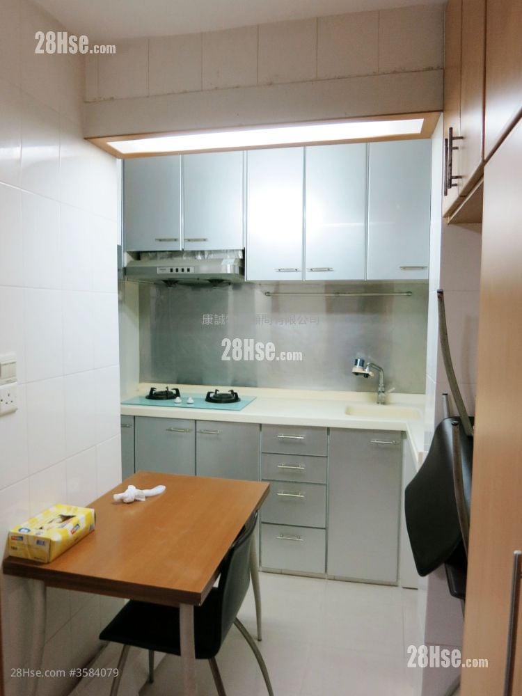 Hiu Lai Court Sell 2 Bedrooms , 1 Bathroom 436 ft²