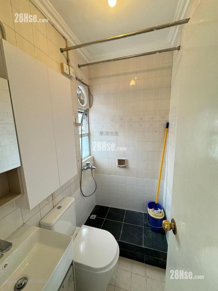 Kai Yee Court Sell 2 Bedrooms , 1 Bathroom 313 ft²