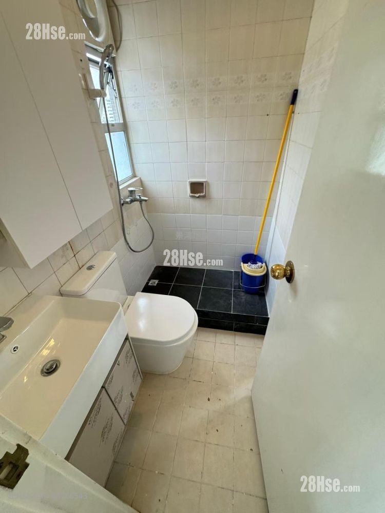 Kai Yee Court Sell 2 Bedrooms , 1 Bathroom 313 ft²