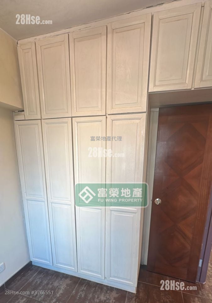 Tenement House Sell 2 Bedrooms , 1 Bathroom 343 ft²