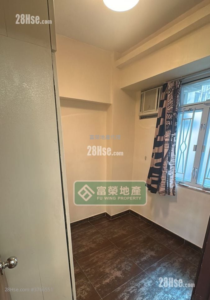 Tenement House Sell 2 Bedrooms , 1 Bathroom 343 ft²