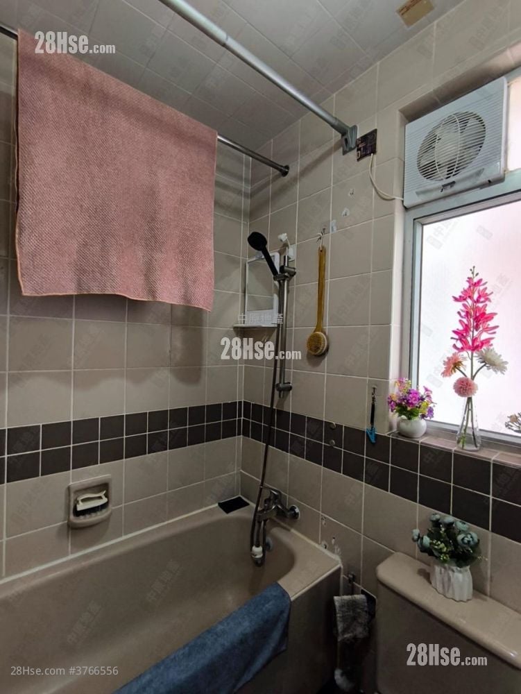 Tin Chung Court Sell 2 Bedrooms 506 ft²