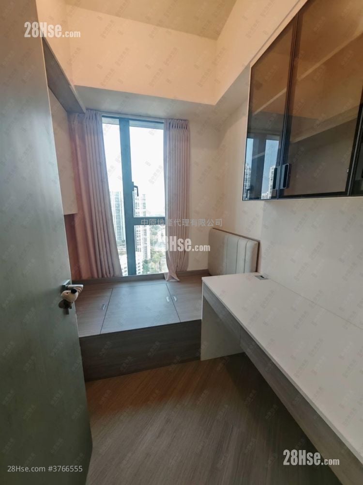 Yoho West Sell 3 Bedrooms 651 ft²