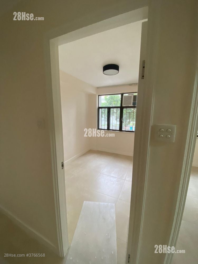 Tsui Yiu Court Sell 2 Bedrooms , 1 Bathroom 452 ft²
