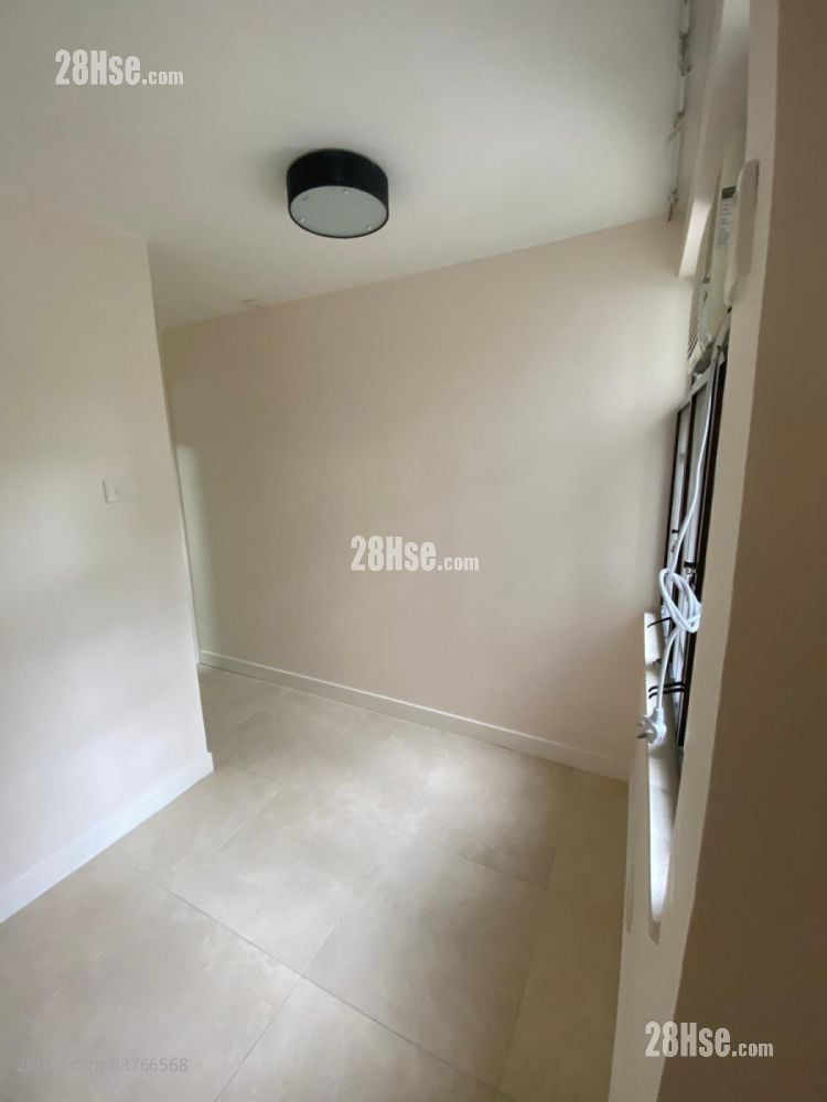 Tsui Yiu Court Sell 2 Bedrooms , 1 Bathroom 452 ft²