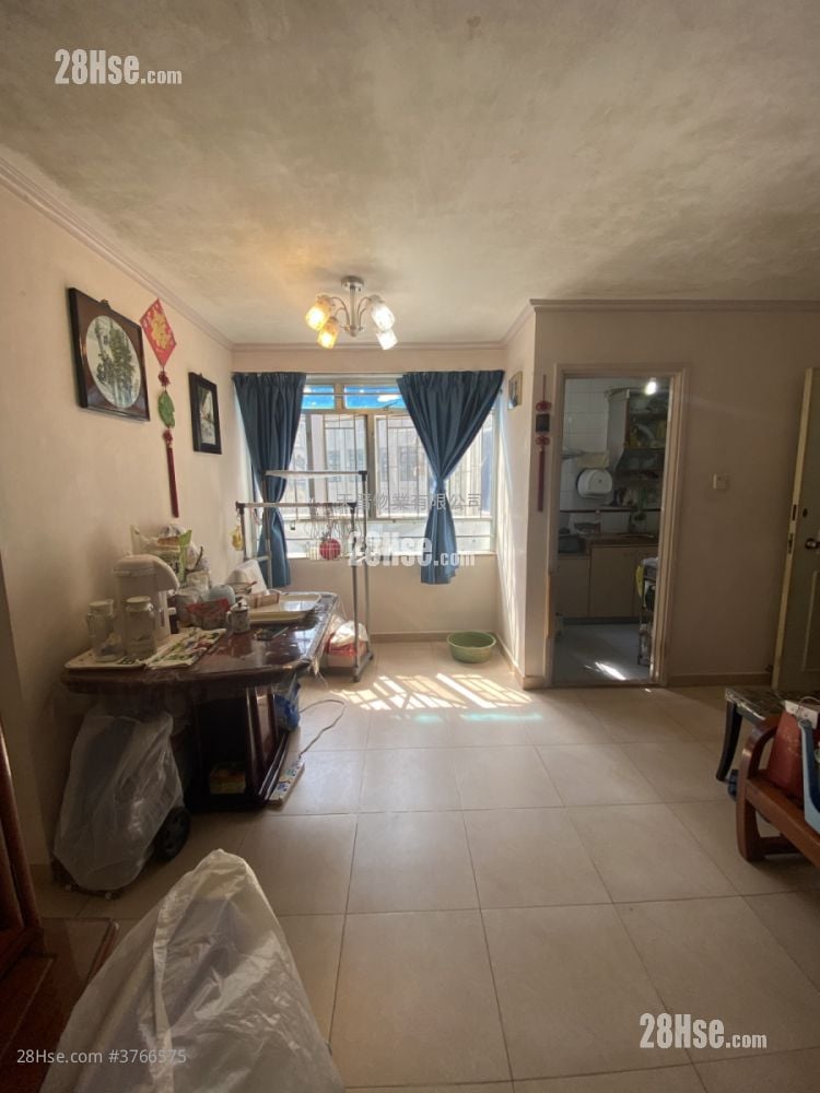 Ka Wai Chuen Sell 2 Bedrooms , 1 Bathroom
