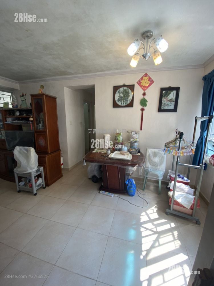 Ka Wai Chuen Sell 2 Bedrooms , 1 Bathroom