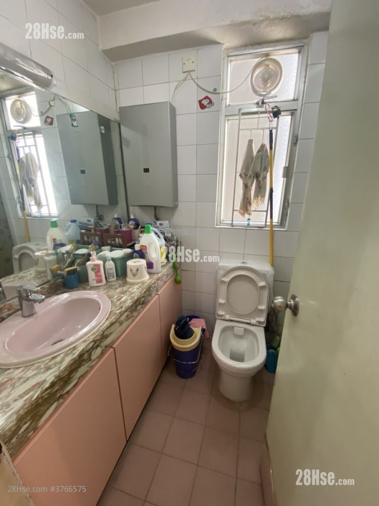 Ka Wai Chuen Sell 2 Bedrooms , 1 Bathroom