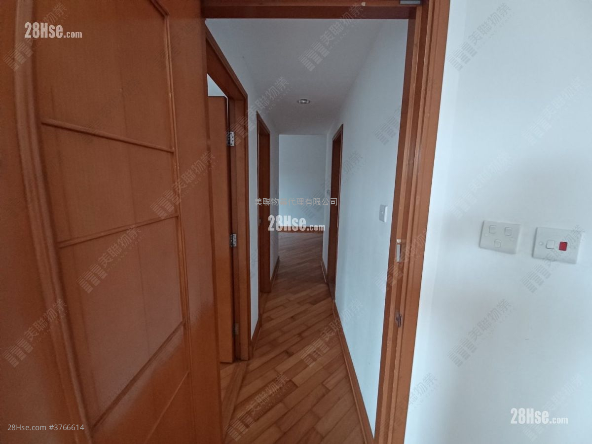 Royal Peninsula Sell 3 Bedrooms , 2 Bathrooms 962 ft²